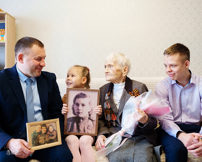 Ветерана Великой Отечественной войны Нину Тимофеевну Гущину поздравили с юбилеем